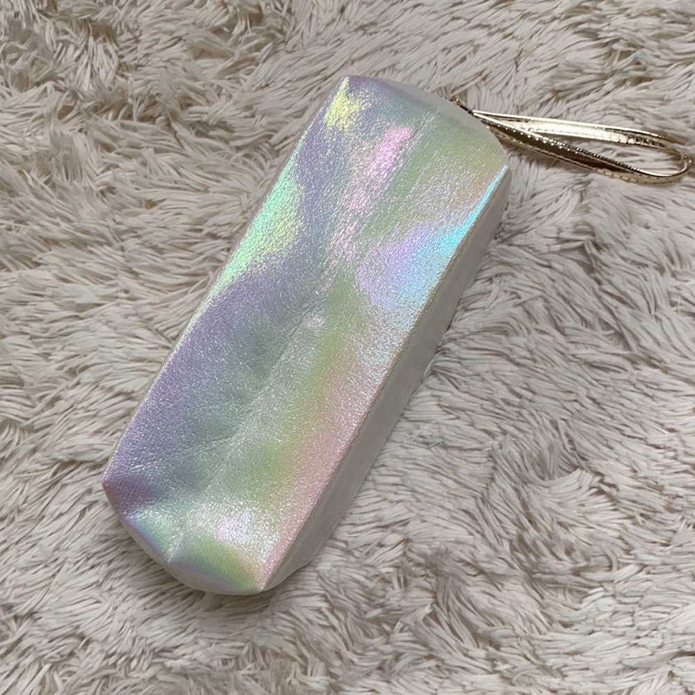 🎉HP🎉 Boutique Iridescent Makeup Bag 💗 White & Gold - Picture 7 of 14